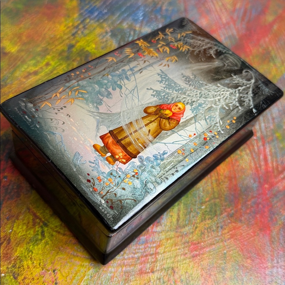 Vintage 1985 Russian Lacquer Morozko Hand-Painted Wood Trinket Jewery Box Signed